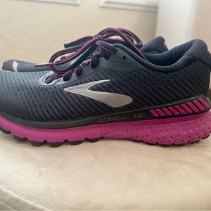 Brooks Adrenaline GTS 20 Running Shoe Medium (B) Width